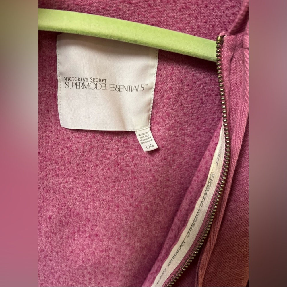 Victoria's Secret Supermodel Essentials Pink Hoodie NYC London Paris Size Large - Picture 6 of 11